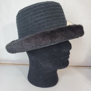 COLOMBINO Curved Fur Accent Brim Black Hat
